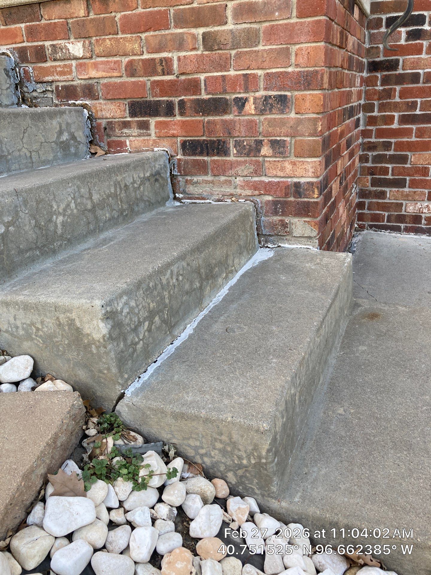 Early warning signs of expansive soil on a Midwest home