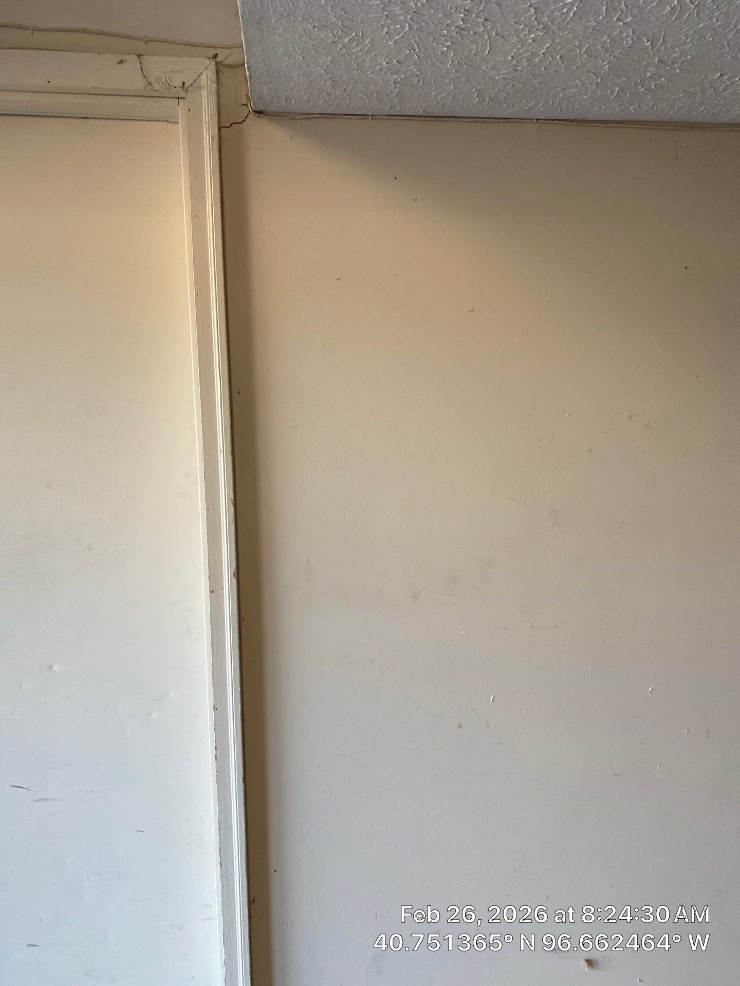 Underlying cause of ceiling gaps in Midwest homes