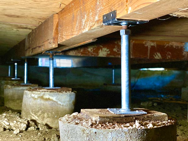 Early warning signs of sagging floor joists on a Midwest home