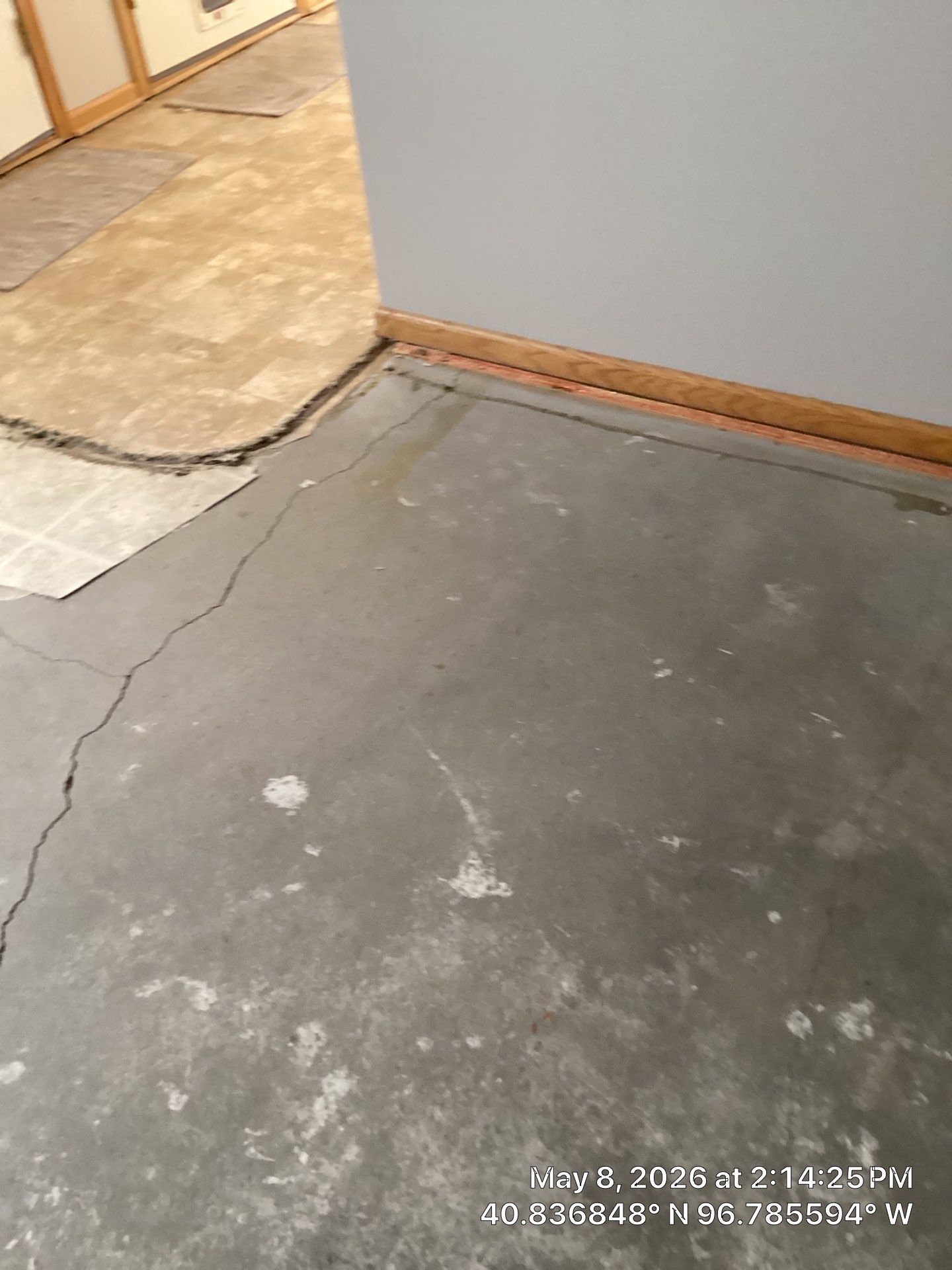 Early warning signs of uneven floors on a Midwest home