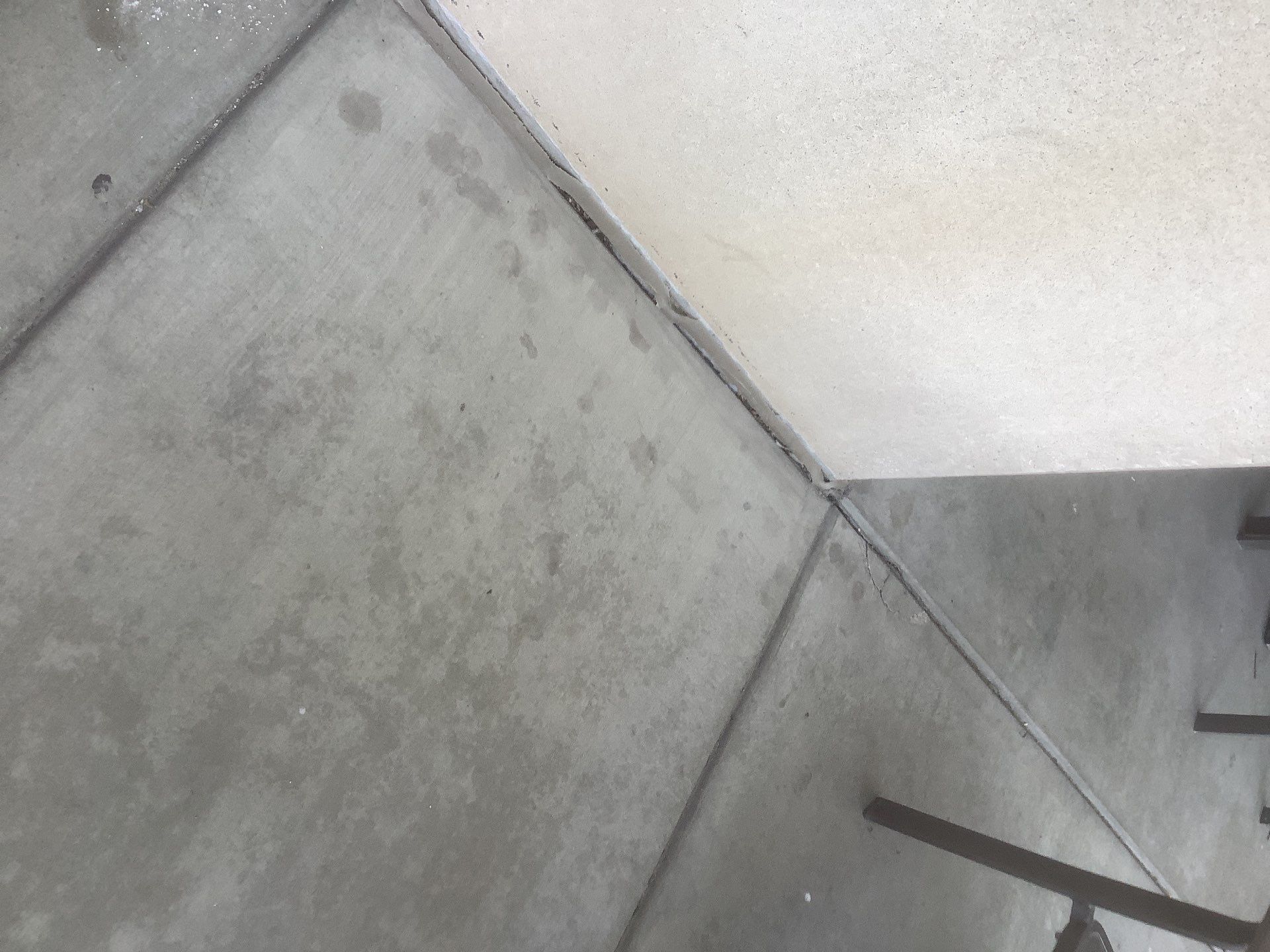 Underlying cause of cracking expansion joints in Midwest homes