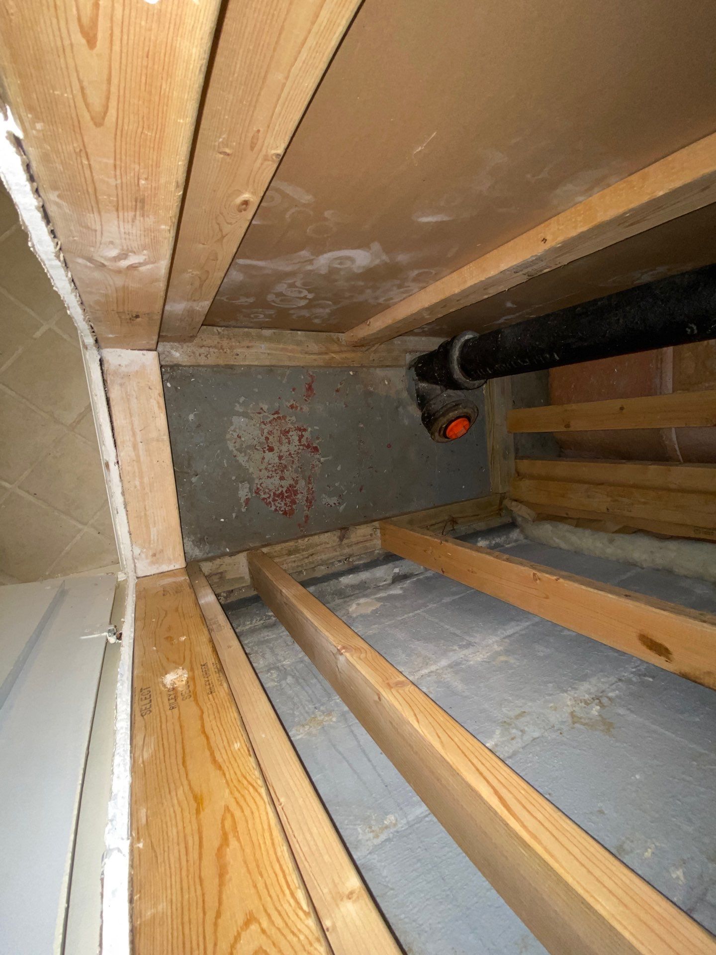 Early warning signs of moisture in crawl space on a Midwest home