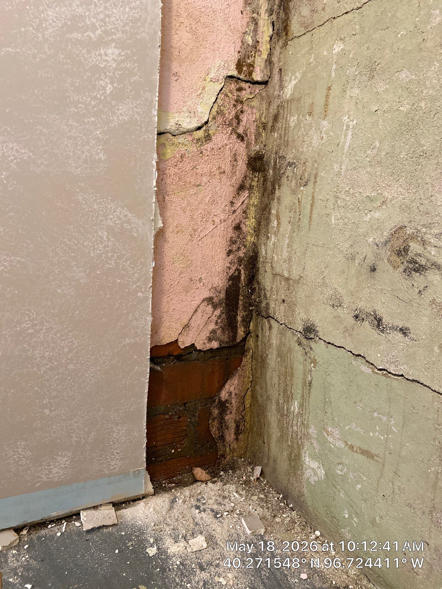 Early warning signs of peeling paint and hairline cracks on a Midwest home