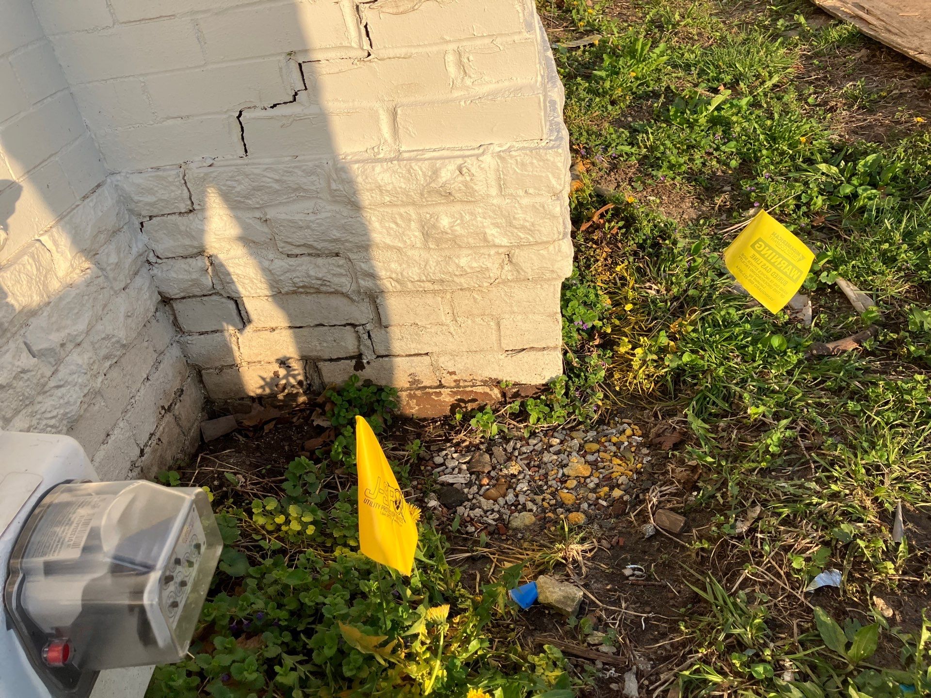 Early warning signs of cracked brick veneer diagnosed and stabilized on a Midwest home